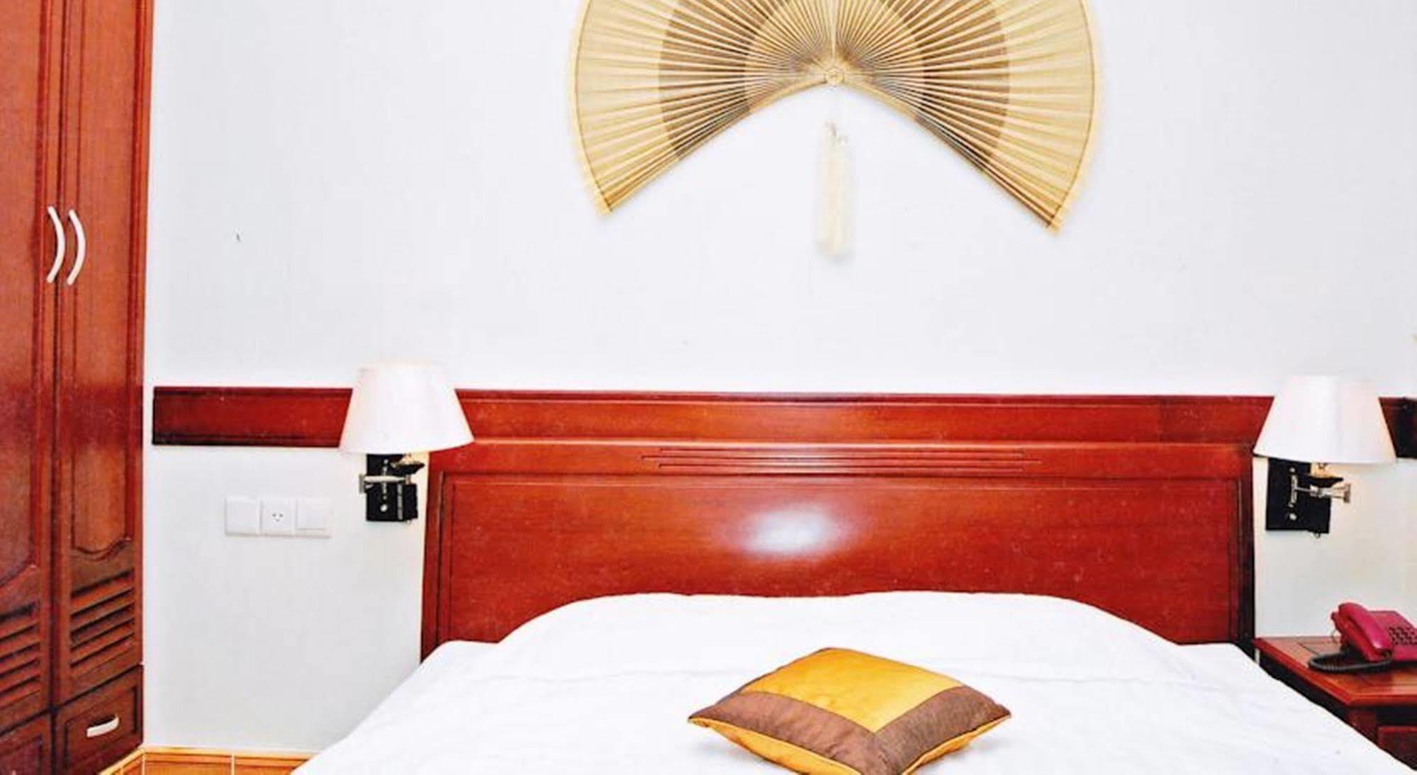 הו צ'י מין סיטי Hoang Thanh Thuy Airport Hotel 1 - Gan Am Thuc Dem Cho Hoang Hoa Tham מראה חיצוני תמונה