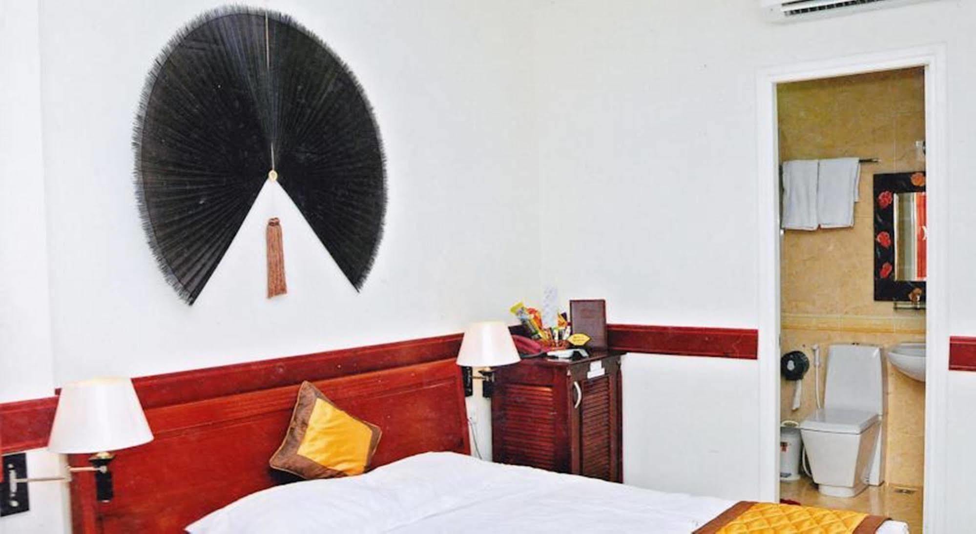 הו צ'י מין סיטי Hoang Thanh Thuy Airport Hotel 1 - Gan Am Thuc Dem Cho Hoang Hoa Tham מראה חיצוני תמונה